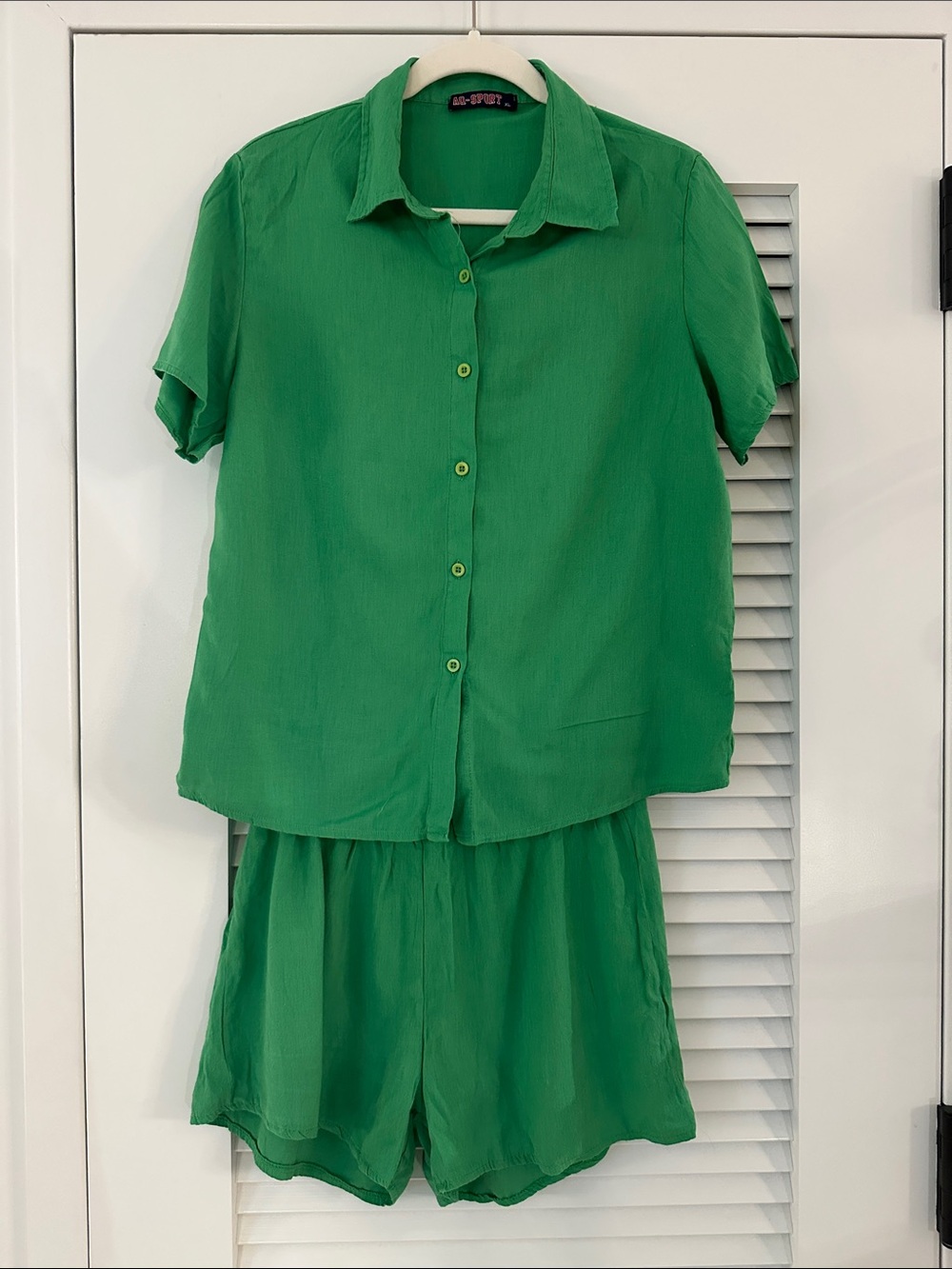 AQ Sport Kelly Green Matching Short Set XL Button Front Top & Shorts